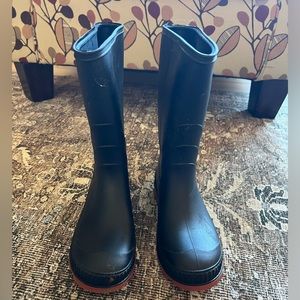 Kids Waterproof outdoor boots - size 4